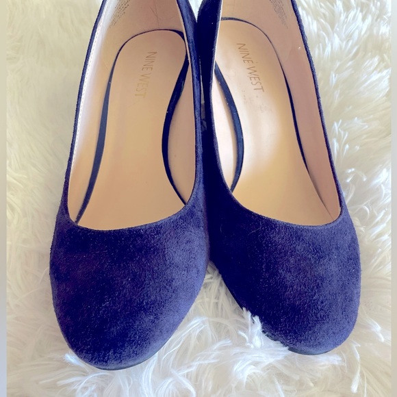 Navy Suede Nine West 2 inch Wedge Pump Size 6 - Picture 4 of 8